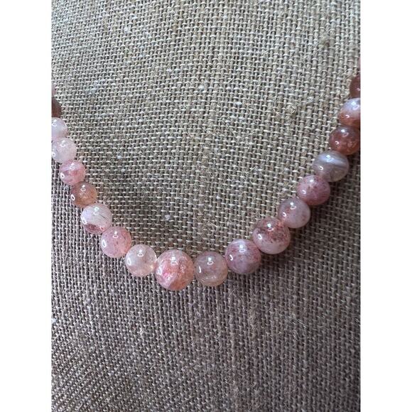 Sunstone graduated bead necklace 18 inches with sterling clasp - Picture 3 of 9